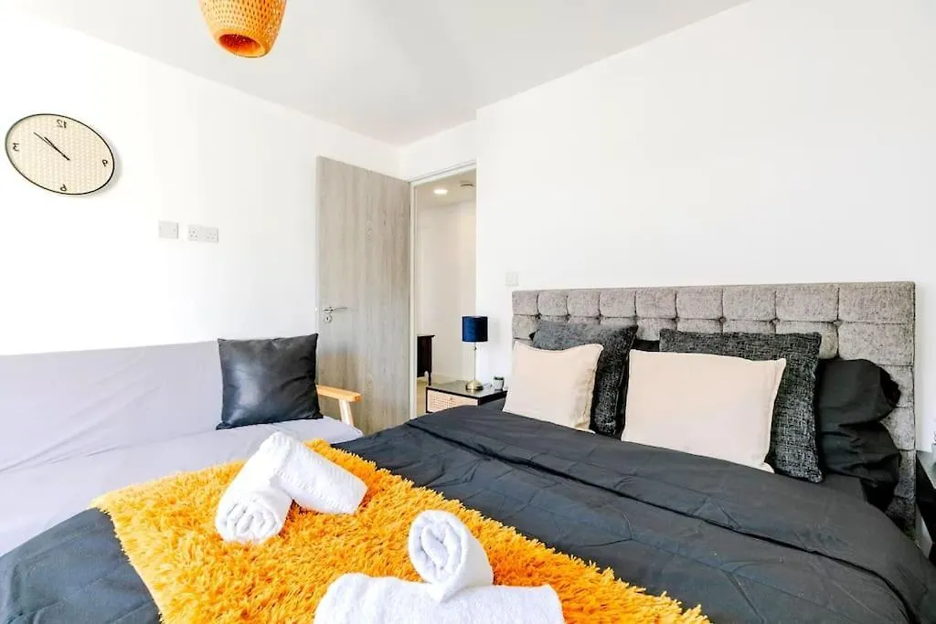 Luxury 6 Sleeps In Shoreditch London Apartment